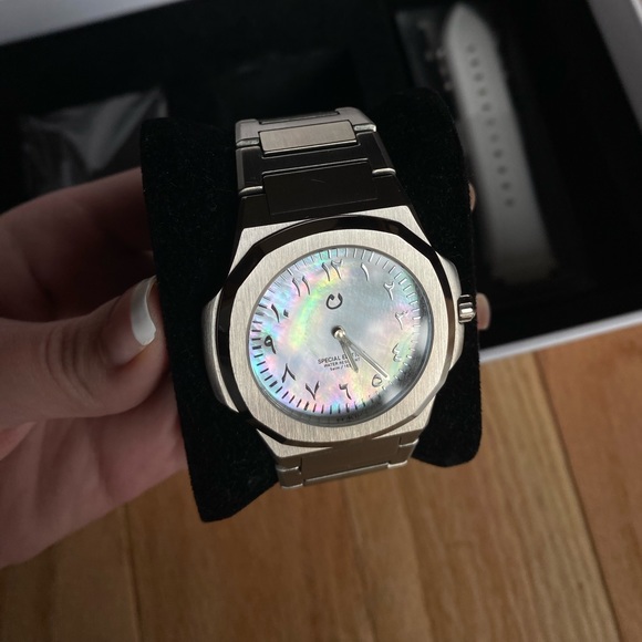 Nuun Mother of Pearl Watch - Picture 1 of 11
